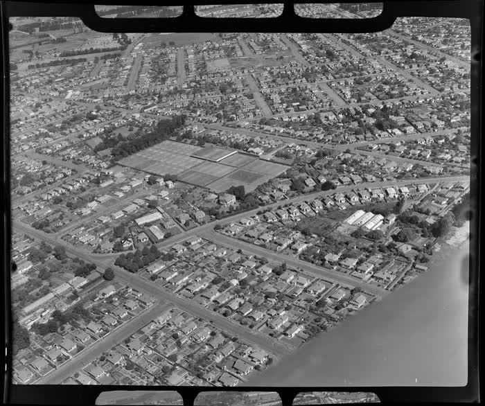 An aerial view of Wilding Park, Avonside, Christchurch, 1950