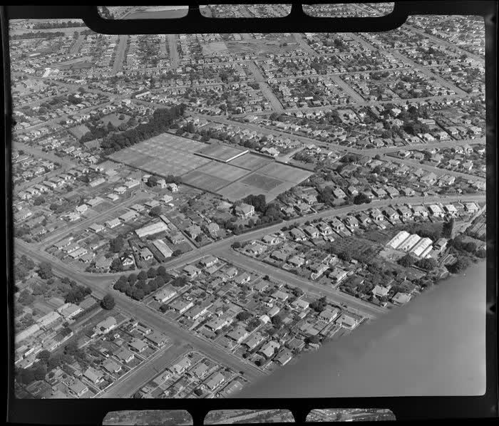 An aerial view of Wilding Park, Avonside, Christchurch, 1950