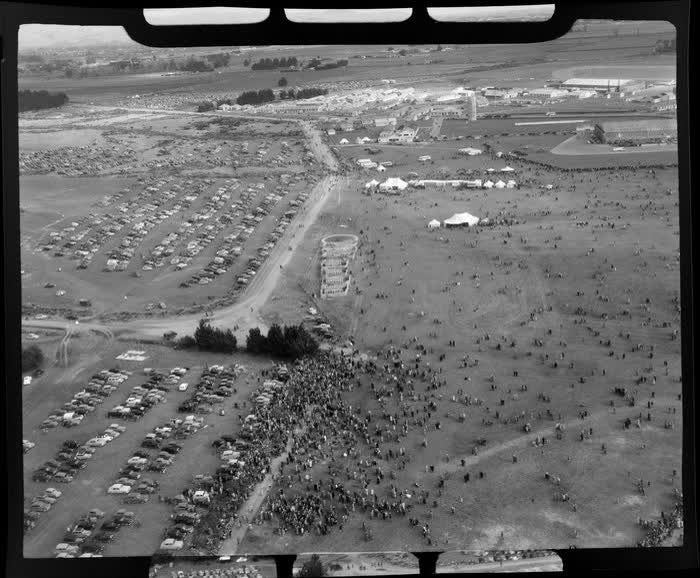 Harewood Airport, Christchurch, 1953 London-Christchurch Air Race, showing crowd, 1953