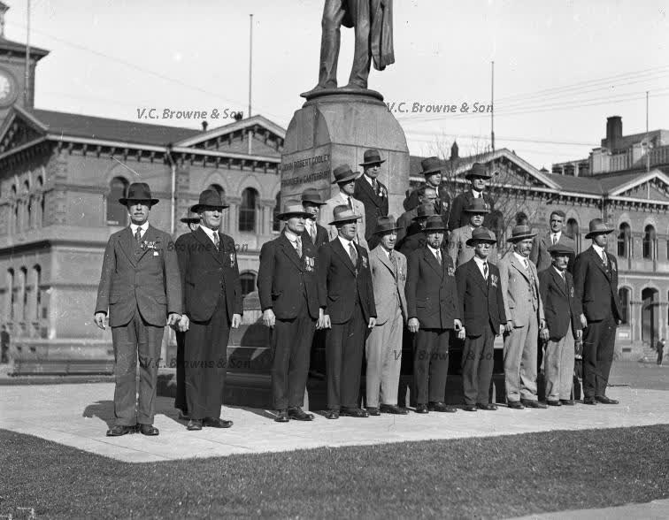 Church parade infront of Robert Cooley statue (PB1706/12), 1934