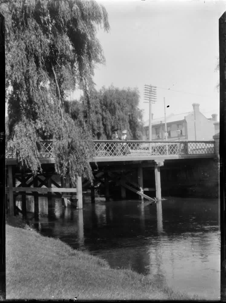Bridge over the Avon River, Christchurch, 1906, 1900