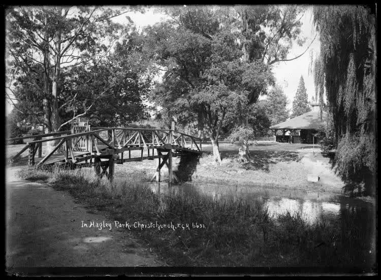 In Hagley Park, Christchurch, 1900