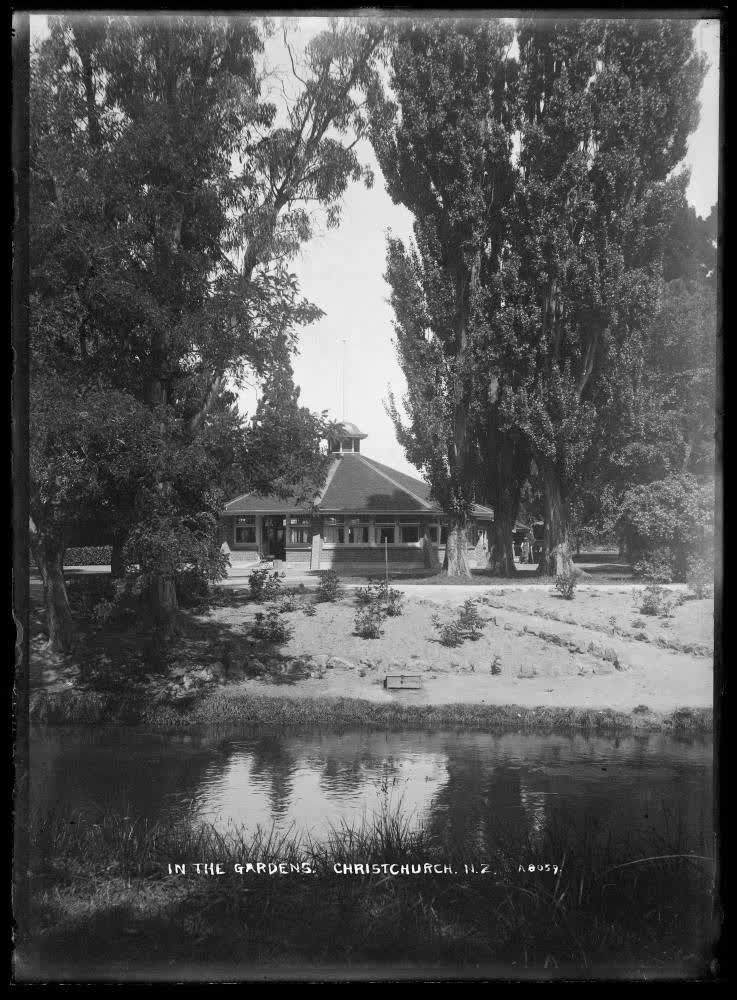 In the Gardens, Christchurch, 1910