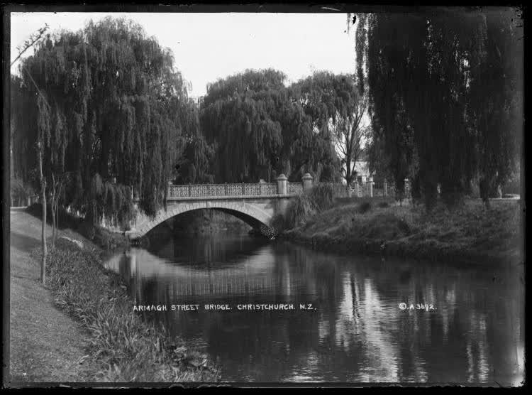Armagh Street Bridge, Christchurch, 1910
