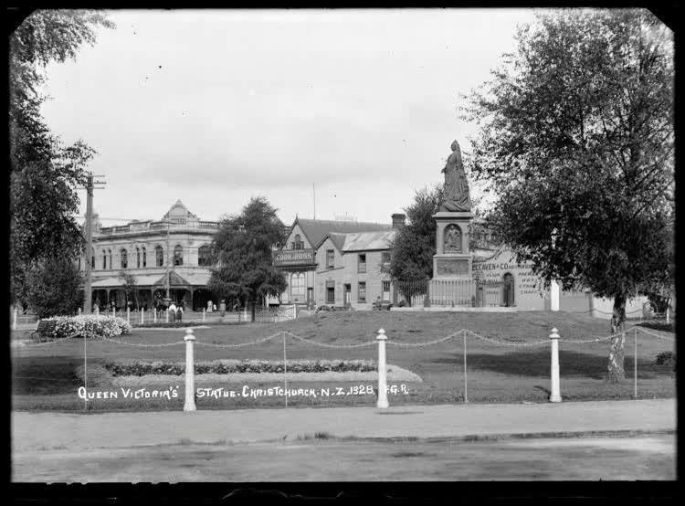 Queen Victoria's Statue Christchurch, 1910
