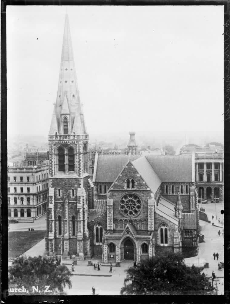 Christchurch Cathedral in Cathedral Square, 1910