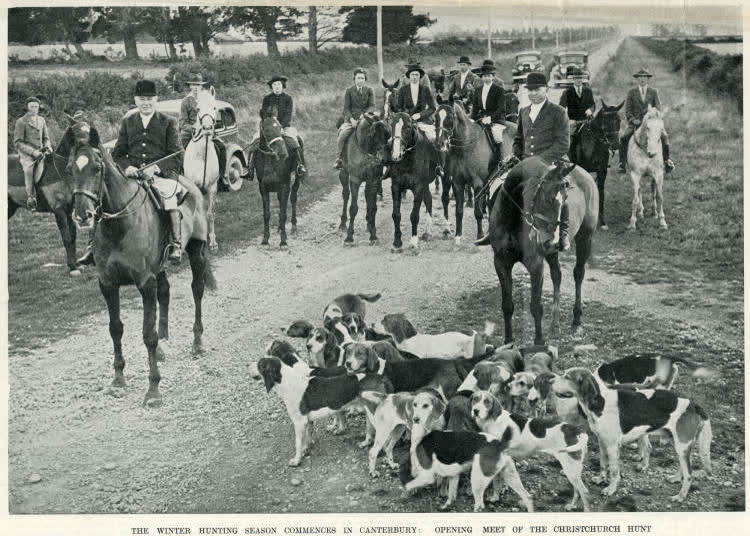 The winter hunting season commences in Canterbury: opening meet of the Christchurch hunt, 1936