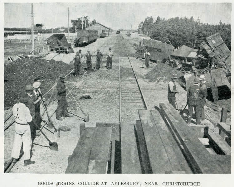 Goods trains collide at Aylesbury, near Christchurch, 1942