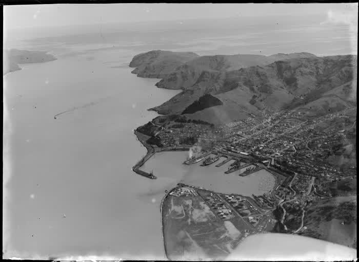 Lyttelton township and wharf area, Christchurch, Canterbury, 1946