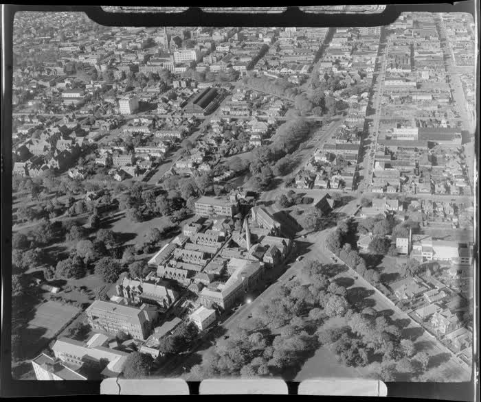 View over Christchurch Hospital in foreground with the Avon River and Christchurch City CBD beyond, Canterbury Region, 1947