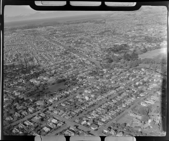 View southeast over the Christchurch suburb of Ferndale to Little Hagley Park and Christchurch City CBD beyond, Canterbury Region, 1947