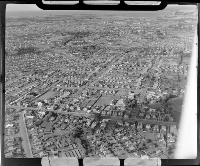 View over Christchurch City eastern suburbs to the coast, Canterbury Region, 1947