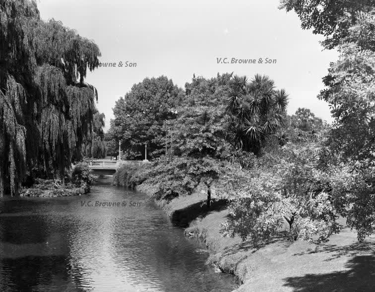 Looking up Otakaro-Avon River from Worcester St... (PB1901/2), 1939