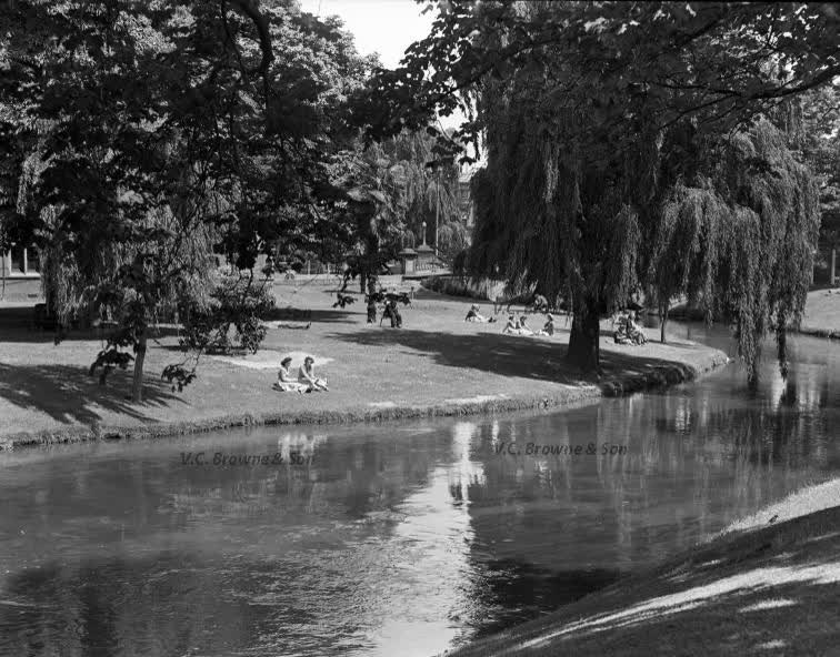 Looking up Otakaro-Avon River from Gloucester S... (PB1901/9), 1939