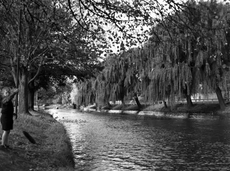 Looking down Otakaro-Avon River to Avonside Dr.... (PB1901/11), 1939