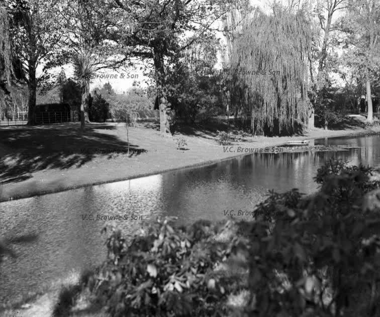 Looking up Otakaro-Avon River to Hagley Park sp... (PB1902/3), 1939