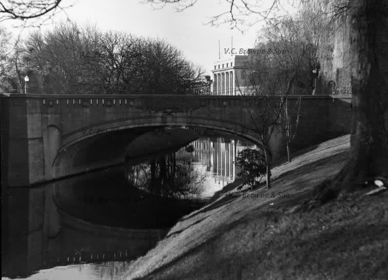 Looking down Otakaro-Avon River to Bridge of Re... (PB1902/4), 1939