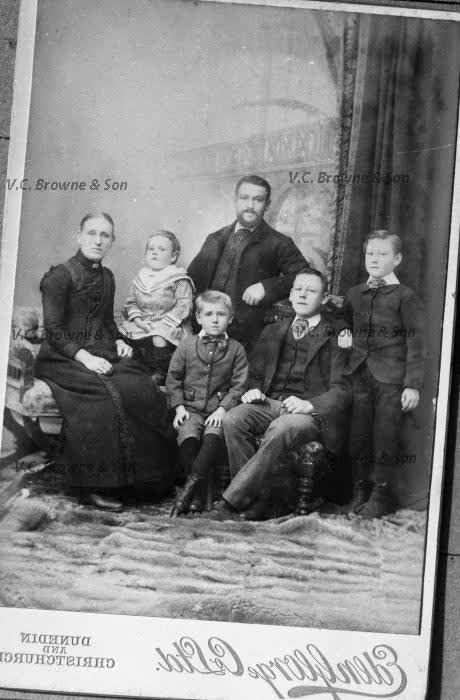 Oderling family (photo copy) (PB1925/3), 1988
