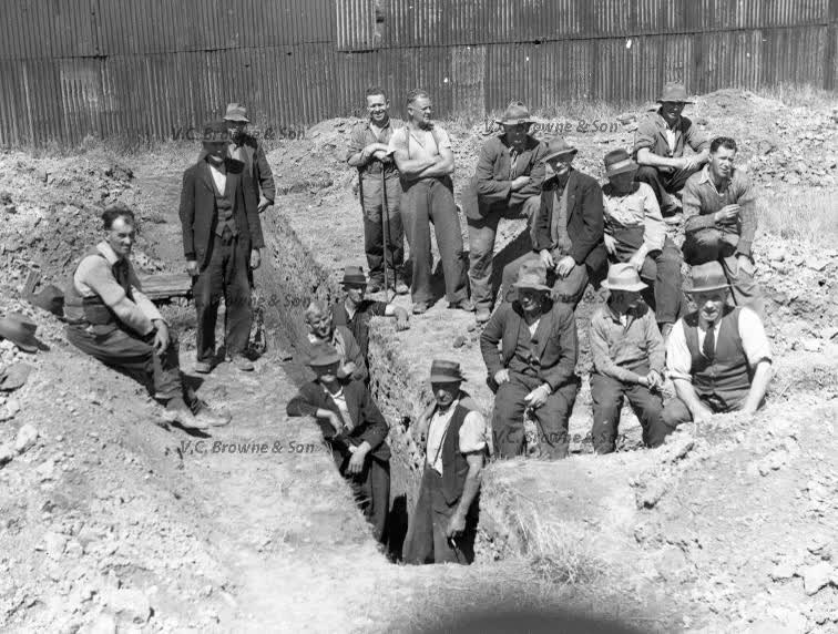 Digging a trench - Christchurch (PB2001/13), 1939