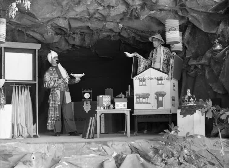Alladin - Stage Production - Christchurch (PB2319/15), 1943