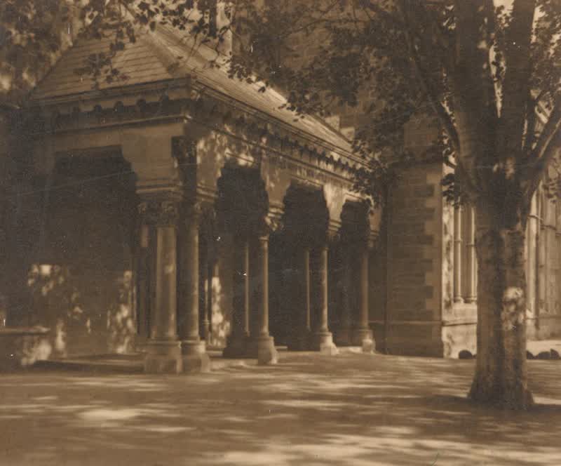 Museum Entrance, Christchurch, 1920