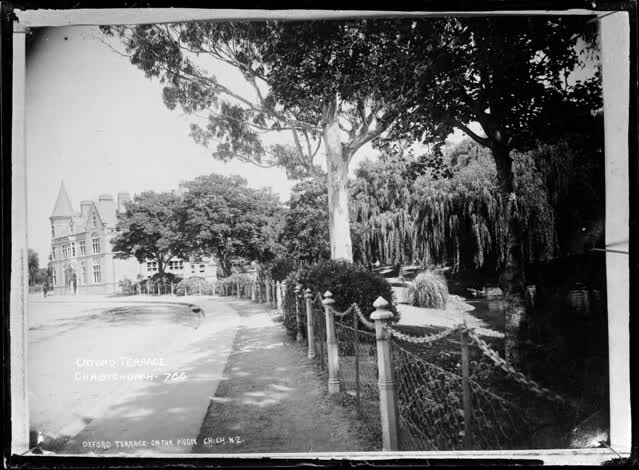 Oxford Terrace alongside the Avon River, Christchurch, 2005