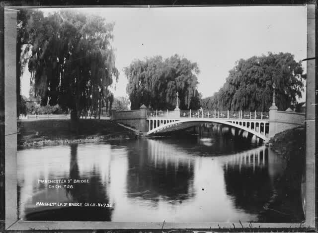 Manchester Street Bridge, Christchurch, across the Avon River, 2005