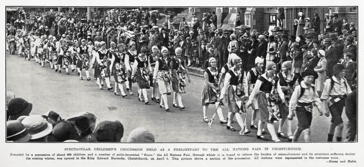Spectacular children's procession held as a preliminary to the all nations fair in Christchurch, 1932