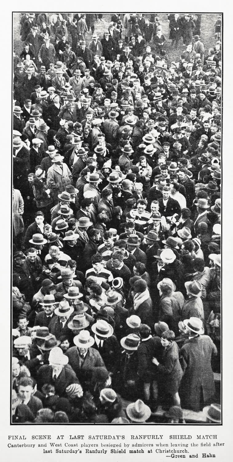 Final scene at last Saturday's Ranfurly Shield match, 1933