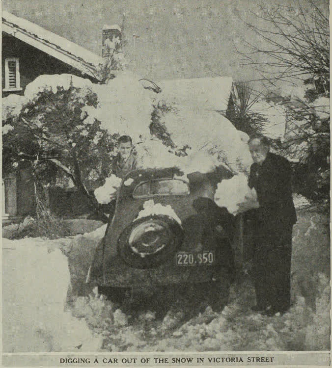 Digging a car out of the snow in Victoria Street, 1945