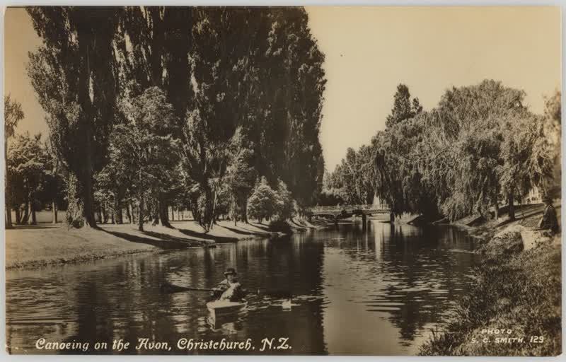 Canoeing on the Avon, Christchurch, 1900