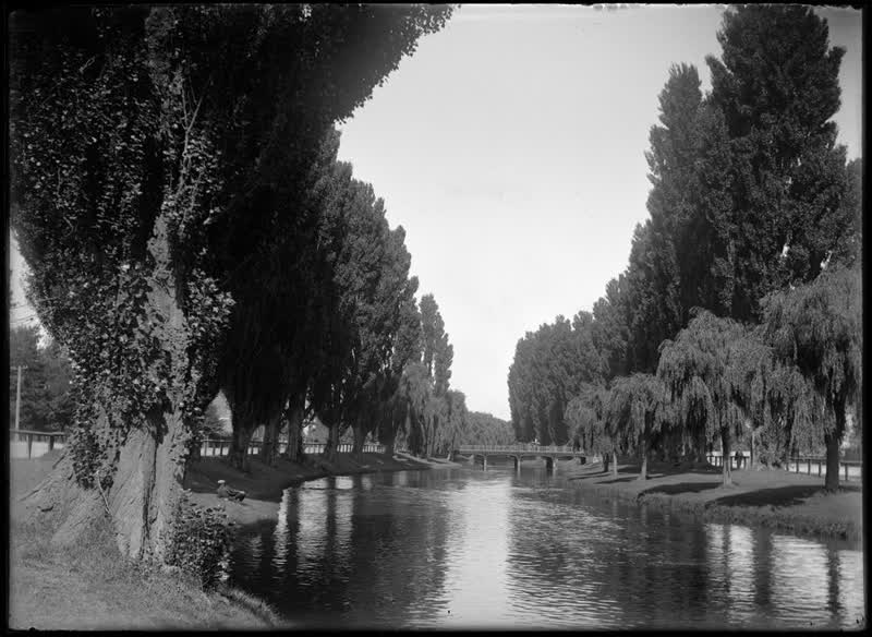 The Avon, Christchurch, at Madras St. bridge., 1912