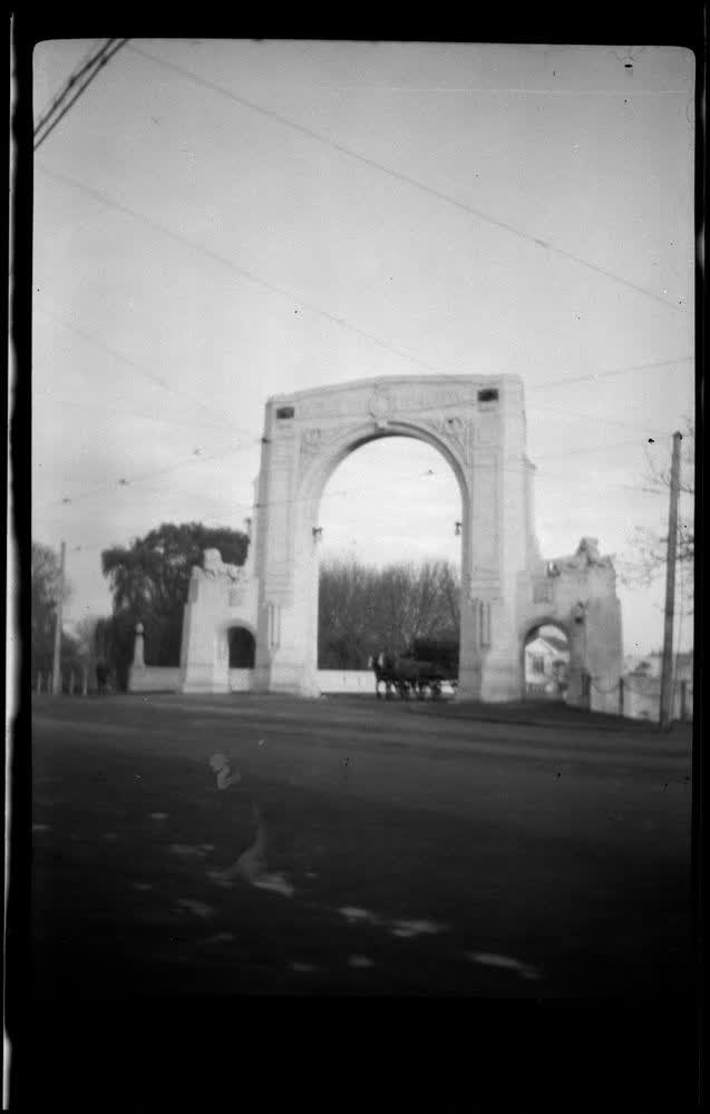 [Bridge of Remembrance, Christchurch], 1920