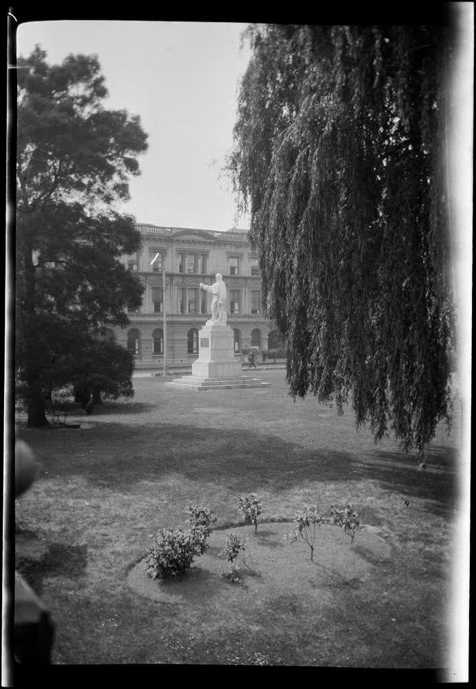 [Scott statue, Christchurch], 1920