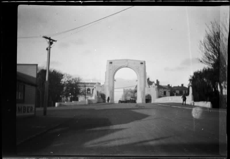 [Bridge of Remembrance, Christchurch], 1920