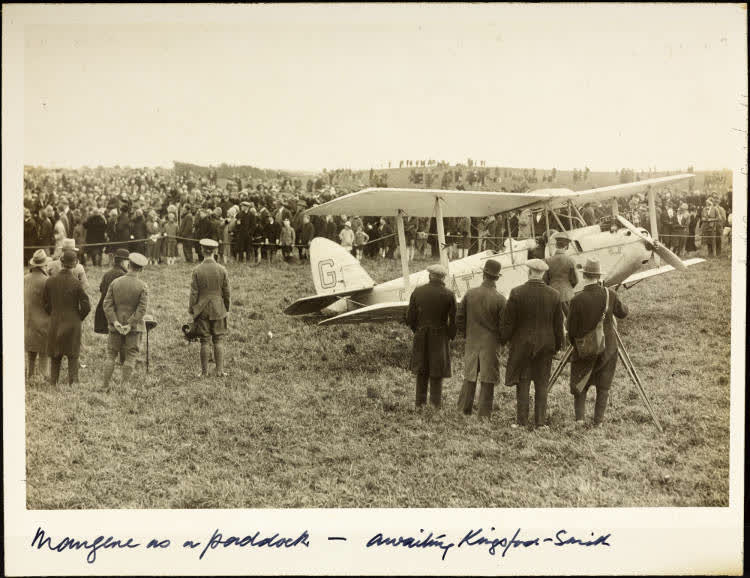 Waiting for Kingsford Smith, Māngere, 1928, 1928
