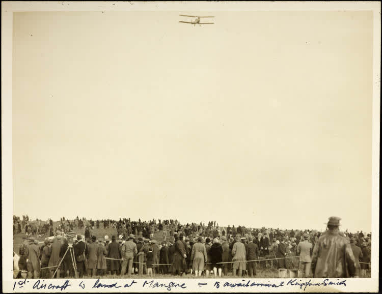 Waiting for Kingsford Smith, Māngere, 1928, 1928