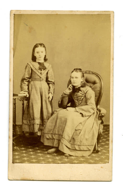 Carte-de-visite: Eleanor and Lucy Smith, 1870