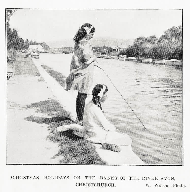Christmas holidays on the banks of the River Avon, Christchurch, 1915