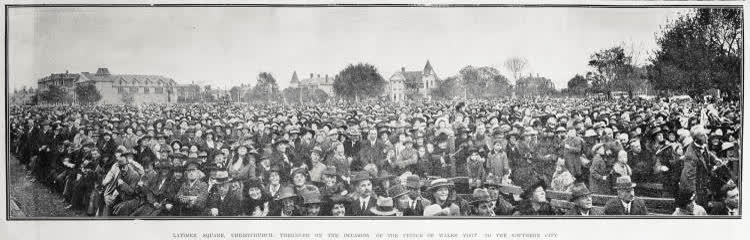 Latimer Square, Christchurch, thronged on the occasion of the Prince of Wales visit to the southern city, 1920