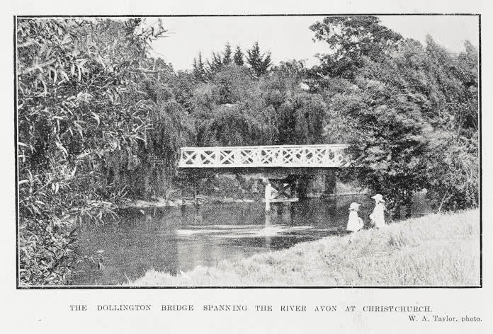 The Dollington Bridge spanning the River Avon at Christchurch, 1922