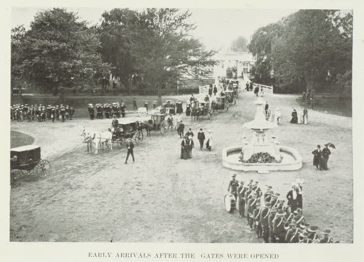 Early arrivals after the gates were opened, 1906