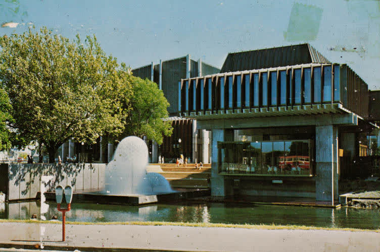Christchurch Town Hall and Ferrier fountain, 1970