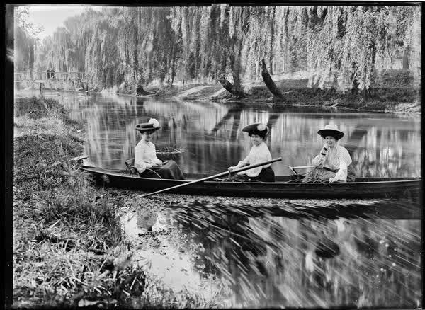 Three women in a double rowboat on the Avon River, 1900