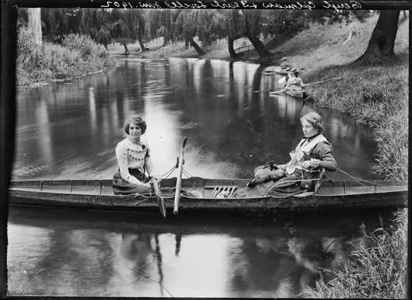 Beryl Gilman and Pearl Lovell, January 1902, 1902