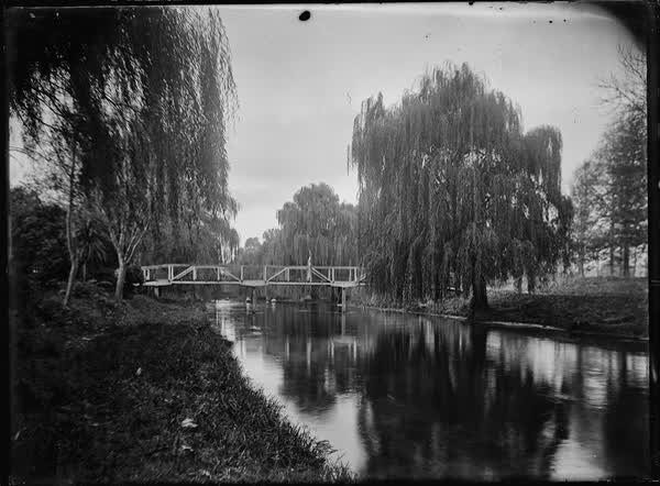 Botanic Gardens footbridge, 1900