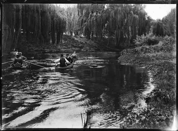 The Avon River with four rowboats, 1900