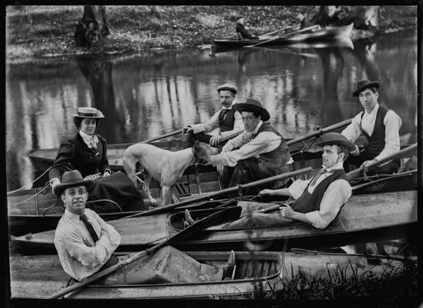 Five men, one woman and a dog on the Avon River, 1900