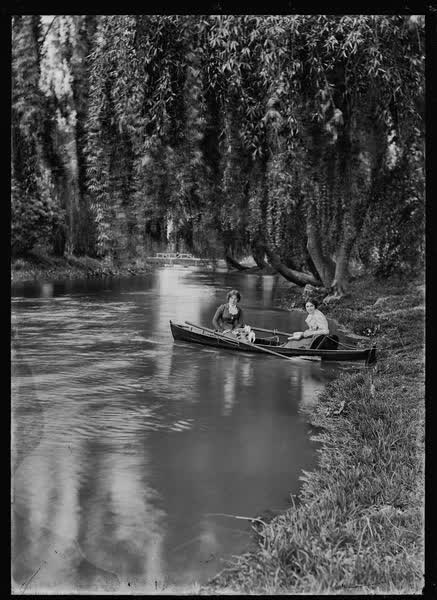 Two women in a rowboat on the Avon River, 1900