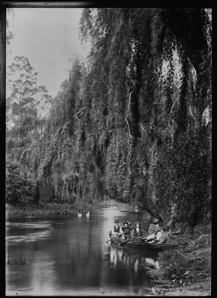 The Avon River with a group in a rowboat, 1900